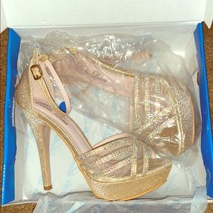 Gold glittery heels ✨